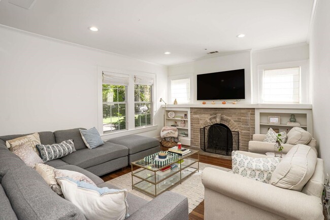 Photo - 5538 Vanderbilt Ave