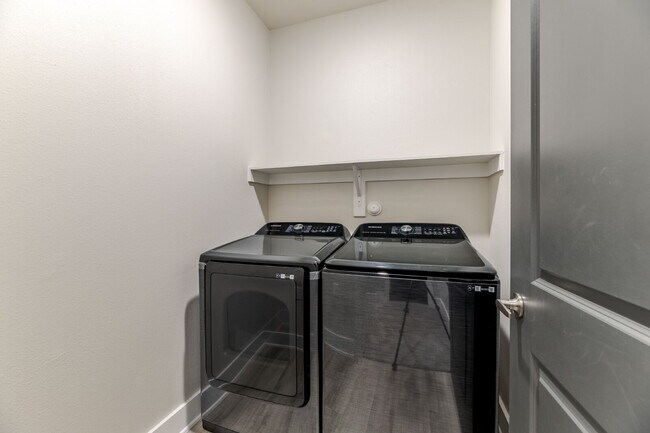 Photo - 3-Story 3 Bedroom, 3.5 bath Townhouse in a great community with easy access to PGBT and DNT