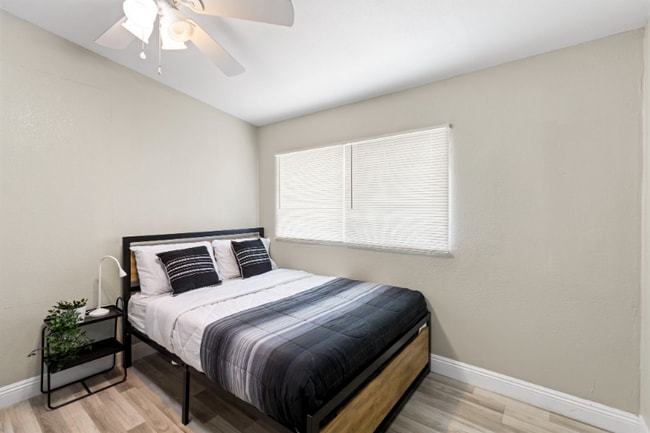 Photo - 2417 E Wilson Ave