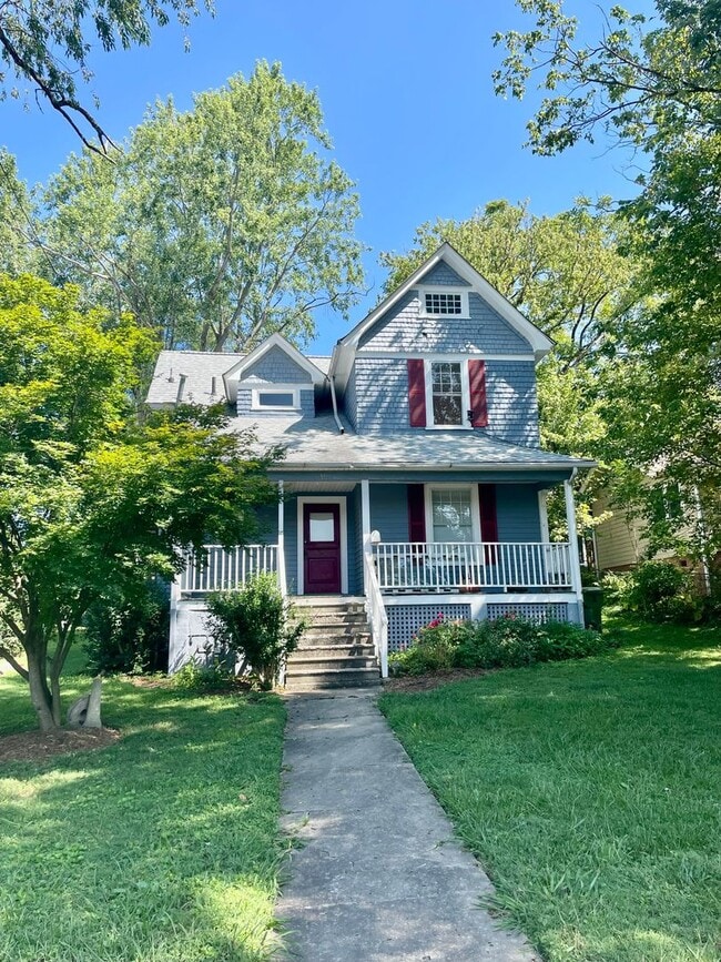 Building Photo - Spacious 3 Bed/2 Bath Home Minutes from Do...