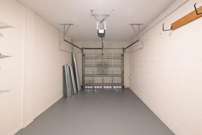 Photo - 2400 Centergate Dr