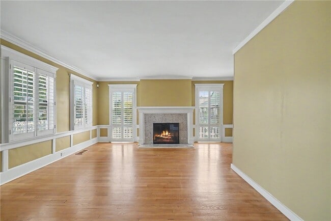 Photo - 173 S Meridith Ave