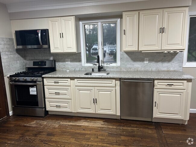 Building Photo - 137 Wittberg St Unit DUPLEX Rental