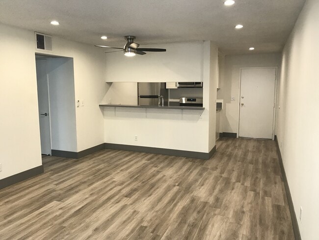 Photo - 3715 S Canfield Ave Unit 104