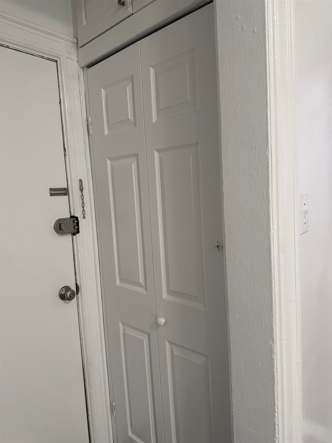 Photo - 34 W 13th St