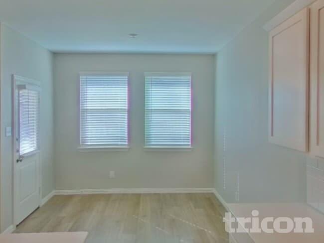 Photo - 219 Jenkinson Dr