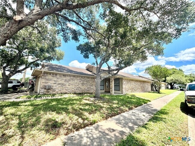 Building Photo - 127 Cabana Dr Rental
