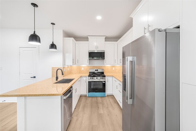 Building Photo - 6809 Fairway Dr Unit A