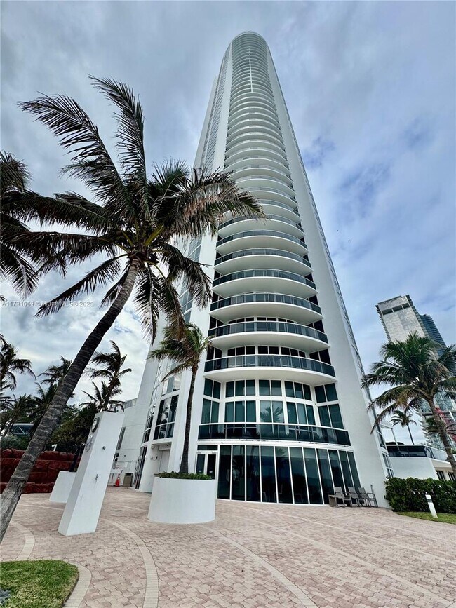 Photo - 18201 Collins Ave Unidad # 3804 Rental
