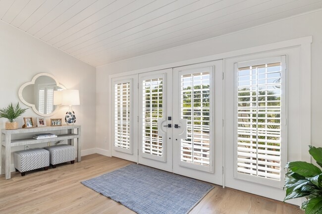 Photo - 161 1st St E