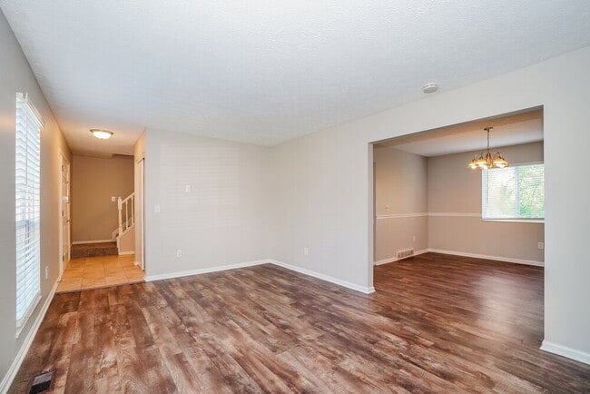 Photo - 593 Bridgewater Ct