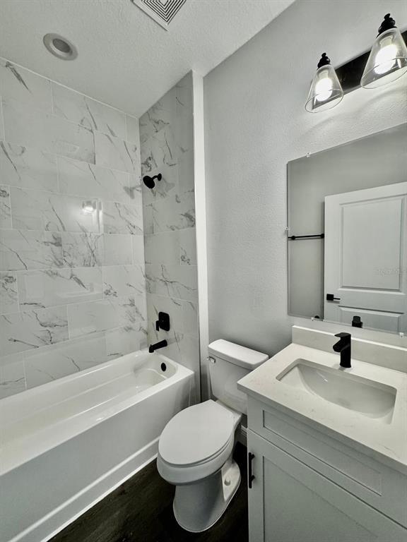 Photo - 21295 Wynyard Ave