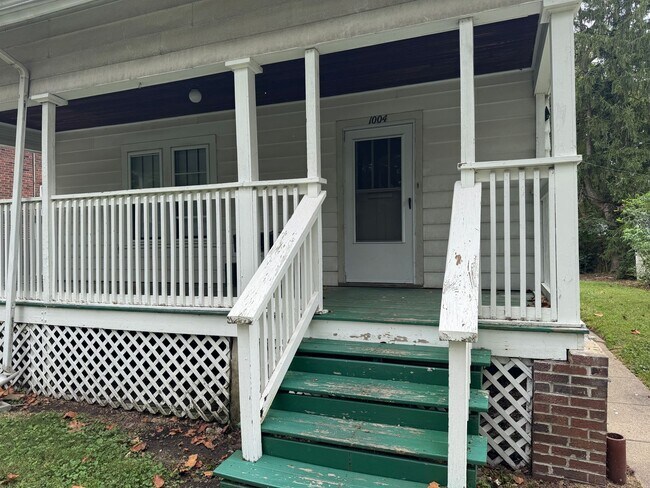 1004 S Busey Ave