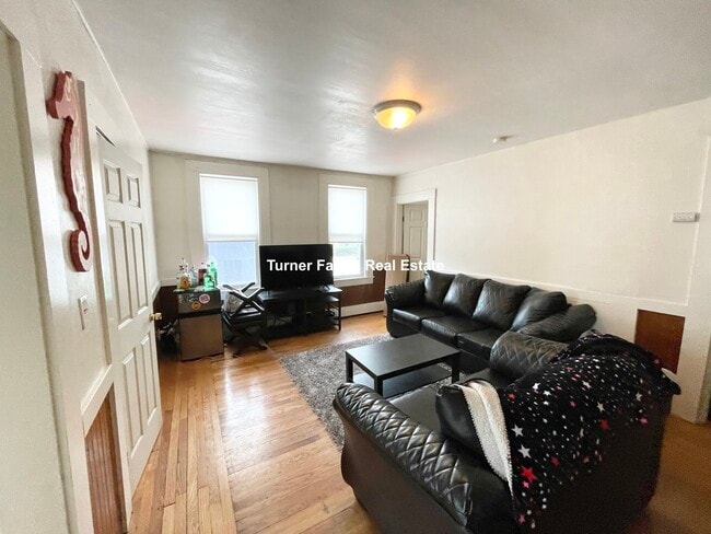 Photo - 53 W 7th St Apartments Unit 2