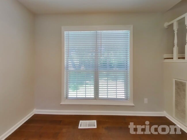 Photo - 2863 Iroquois Dr