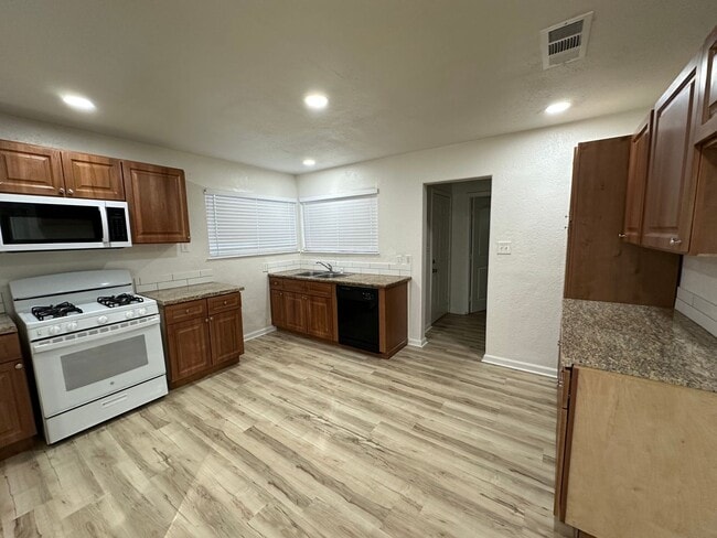 Photo - 3401 21st Ave
