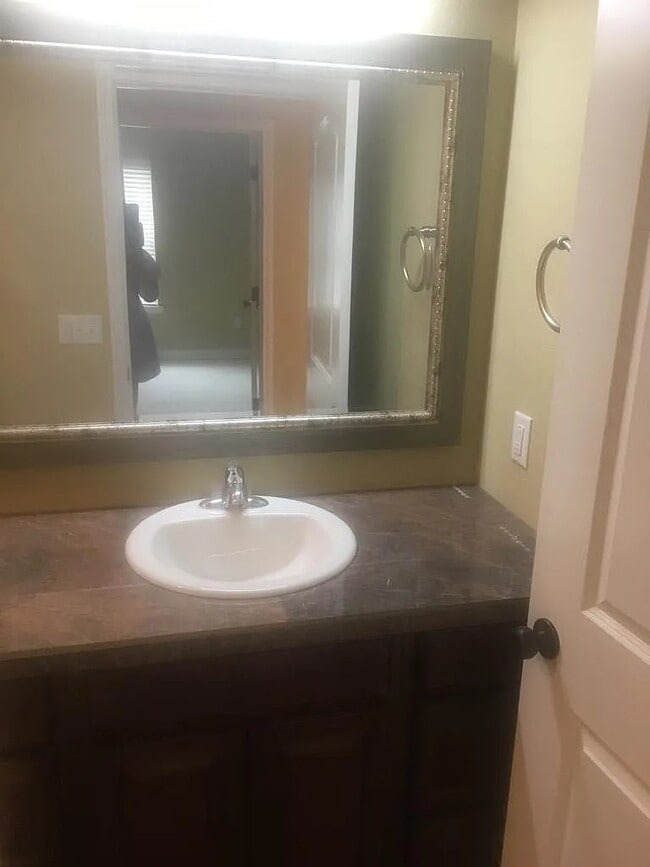 Photo - 200 S Elm St Unit Apt B
