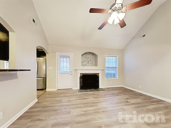 Photo - 1612 Broad Cir