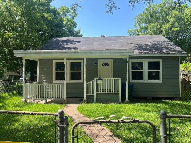 Building Photo - 308 11th Ave N Rental