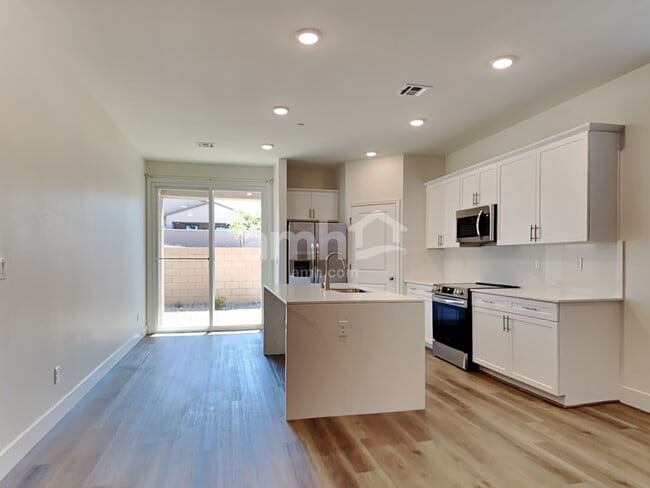 Photo - 521 Silverbell Falls Pl
