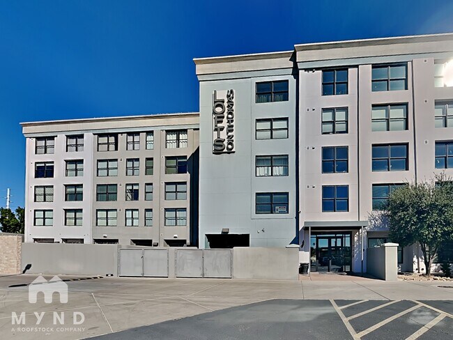 Building Photo - 535 W Thomas Rd