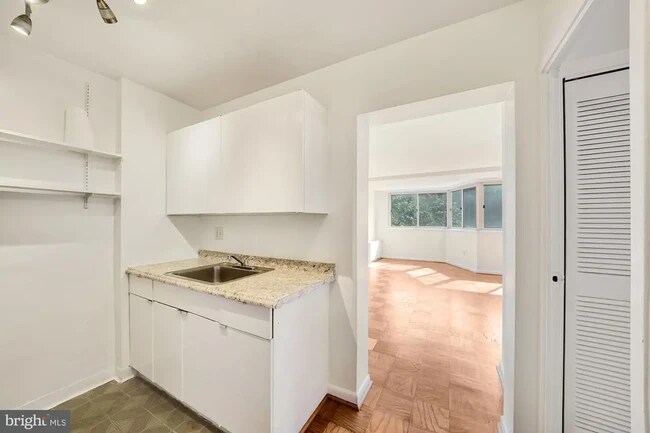 Photo - 922 24th St NW Unit 617