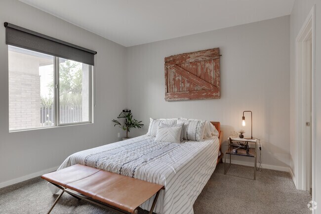 2BR, 2BA - 951SF