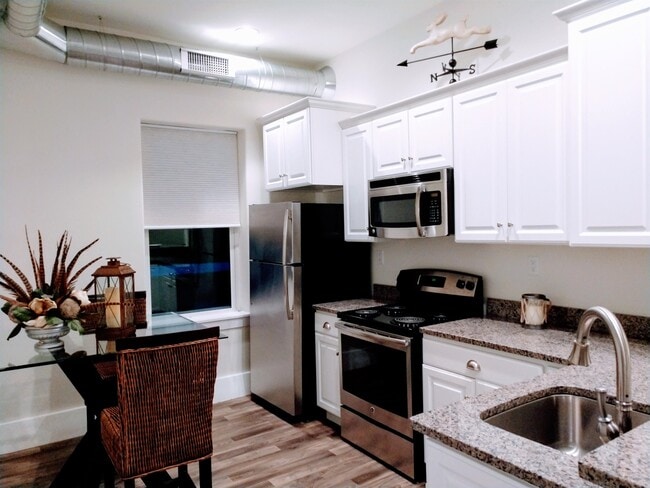 Photo - 102 E Market St
