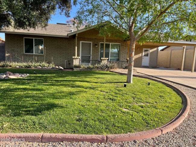 Building Photo - 425 E Oxford Dr