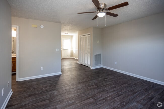 2HAB, 1BA - 1.060 ft² - Woodland Manor