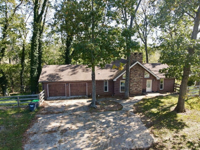 Photo - 3BR/2.5BA Home in Clarksville on Red River
