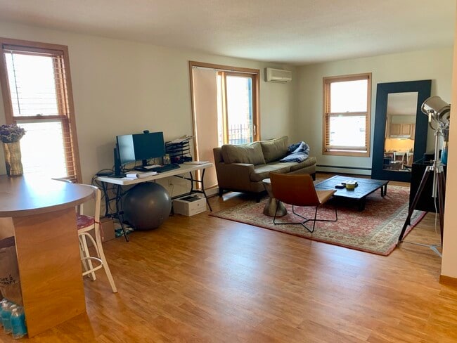 Photo - 2050 St Clair Ave Unit 2e