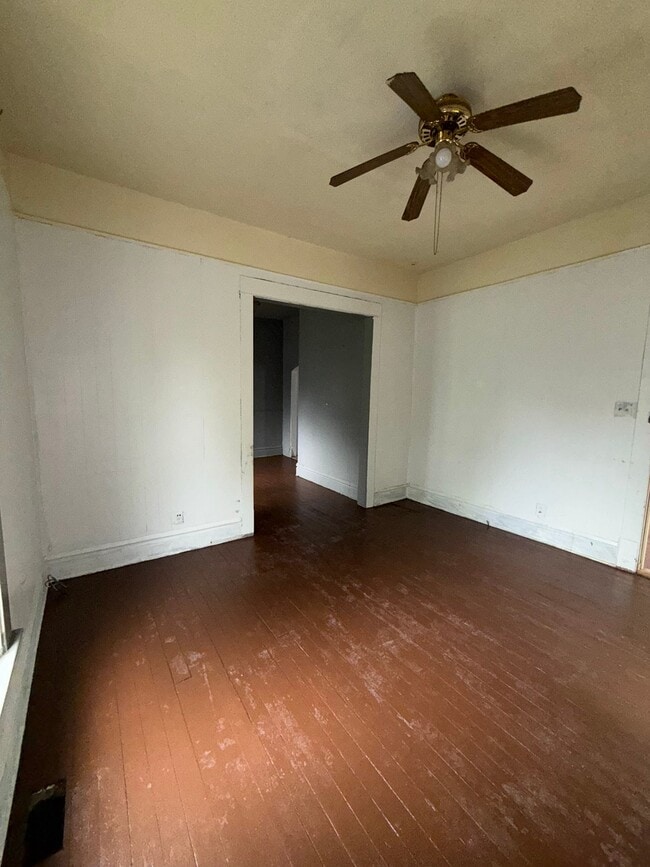 Photo - 415 E Division St