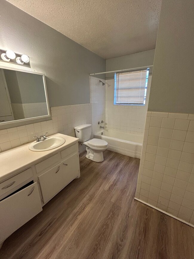 Photo - 1610 58th St Unidad B