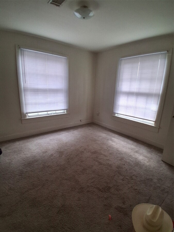 Photo - 204 Holderrieth Blvd