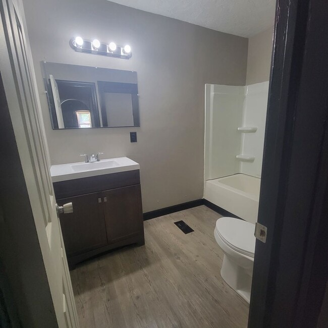 Photo - 1123 Louise St