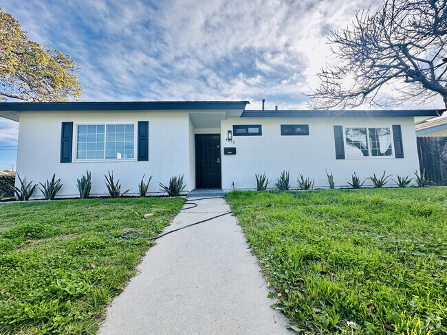 Building Photo - 4610 Hamilton Ave Rental