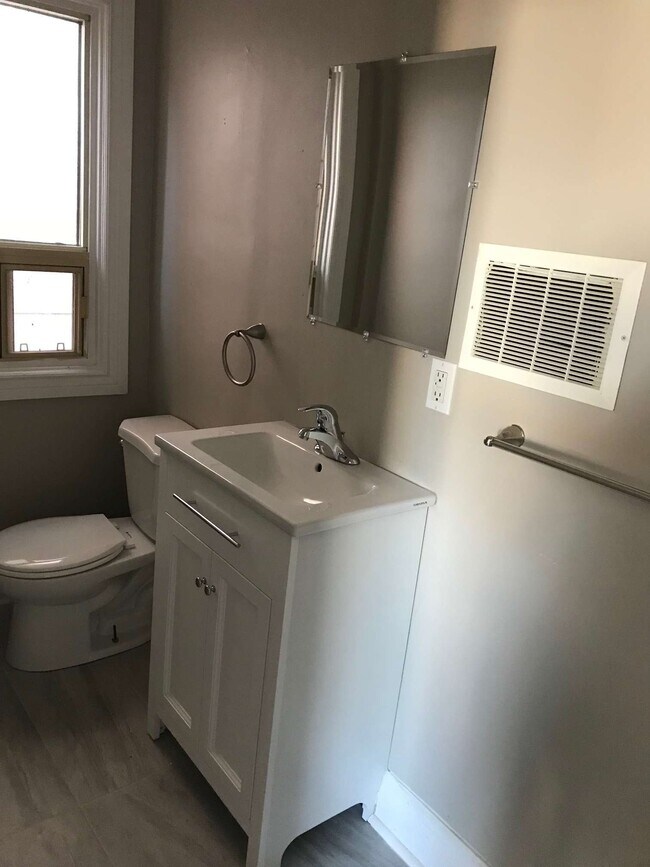 Photo - 24 Holton Av S Unit 1-Bedroom