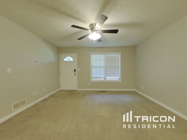 Photo - 547 Nottingham Dr