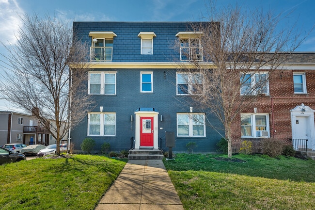 Building Photo - 5110 Fort Totten Dr NE Unit 5