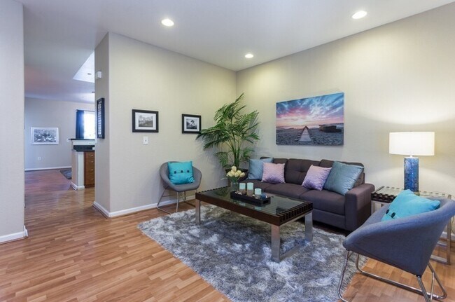 Photo - EPIC REA:  2BR/2B Beautiful Condo w/ 2 Parking Spaces in the Heart of Emeryville