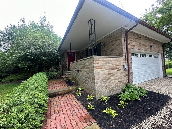 Building Photo - 5192 Center Rd Rental