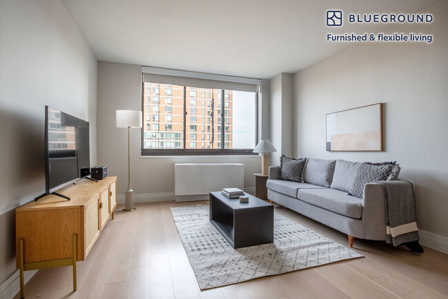Building Photo - 215 E 95th St Rental