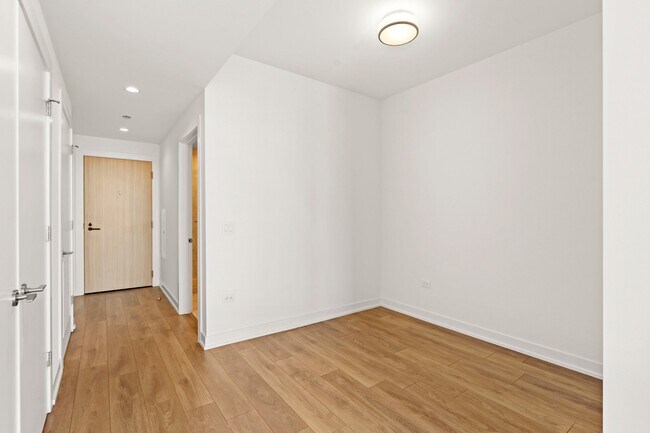 Photo - 229 W Hill St