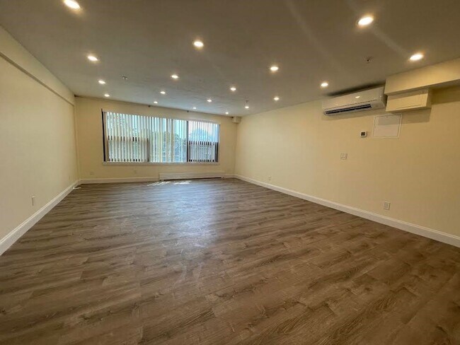 Photo - 1022 Commonwealth Ave