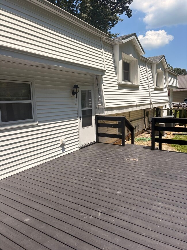 Photo - 501 Woodbine Dr