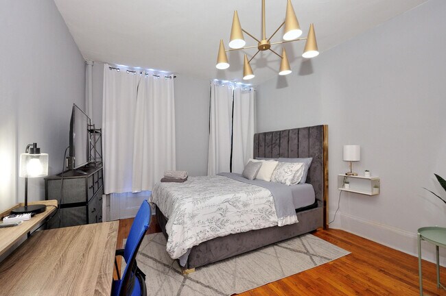 Building Photo - 410 E 92nd St Rental