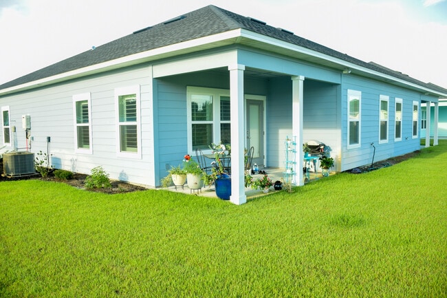 Photo - 108 Canvas Ln