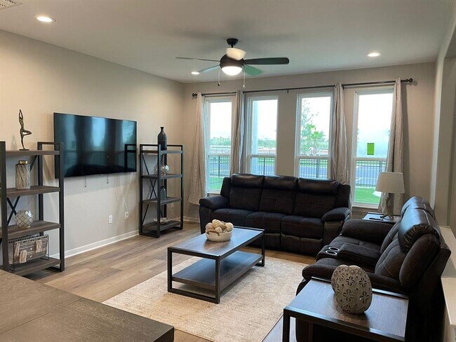 Photo - 10215 N 14th St