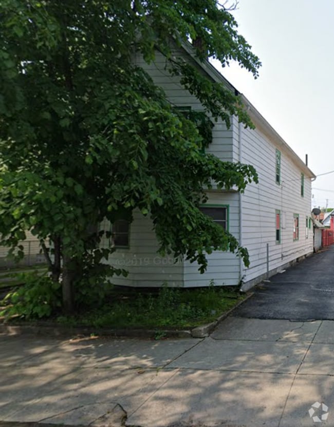 Building Photo - 1134 E 60th St Unit 1134 E 60th Street Down Rental